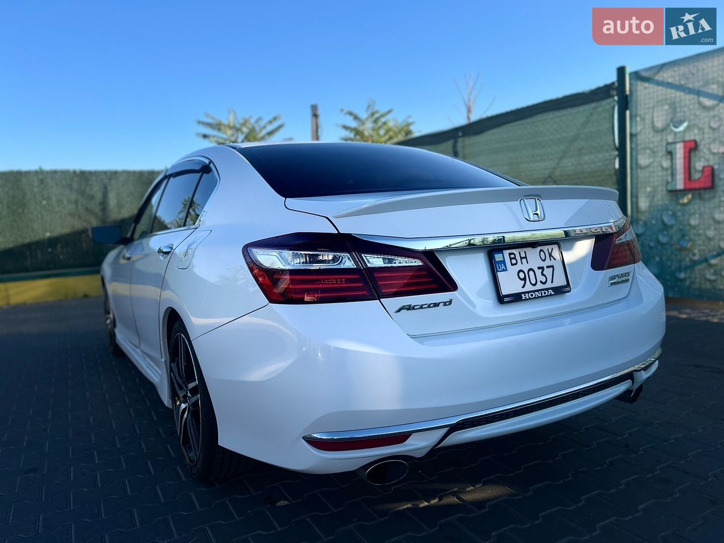 Honda Accord 2017 VIN 1HGCR2F19HA198860 фото оголошення 13 з 25