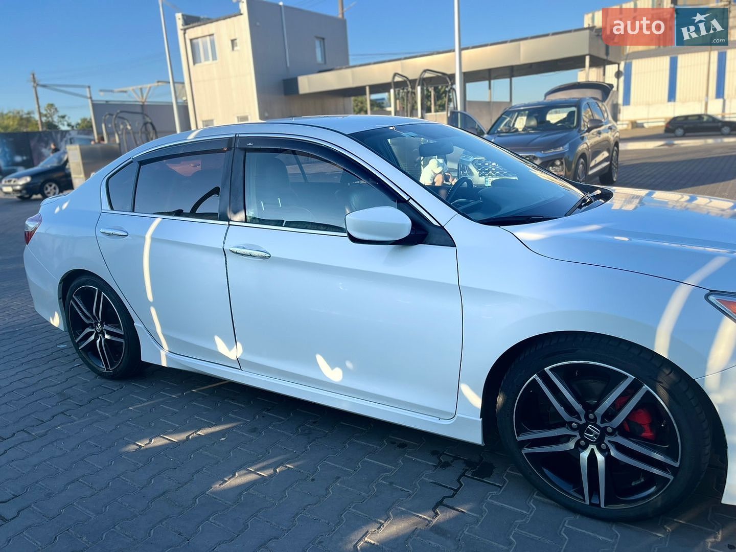 Honda Accord 2017 VIN 1HGCR2F19HA198860 фото оголошення 10 з 25