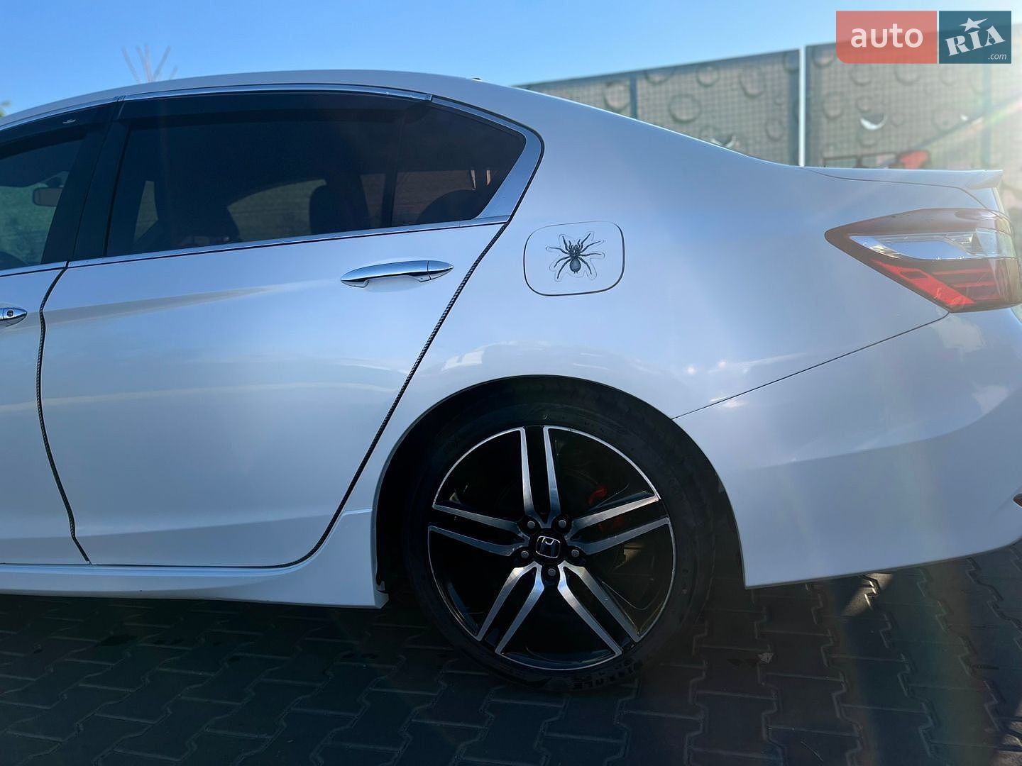 Honda Accord 2017 VIN 1HGCR2F19HA198860 фото оголошення 8 з 25