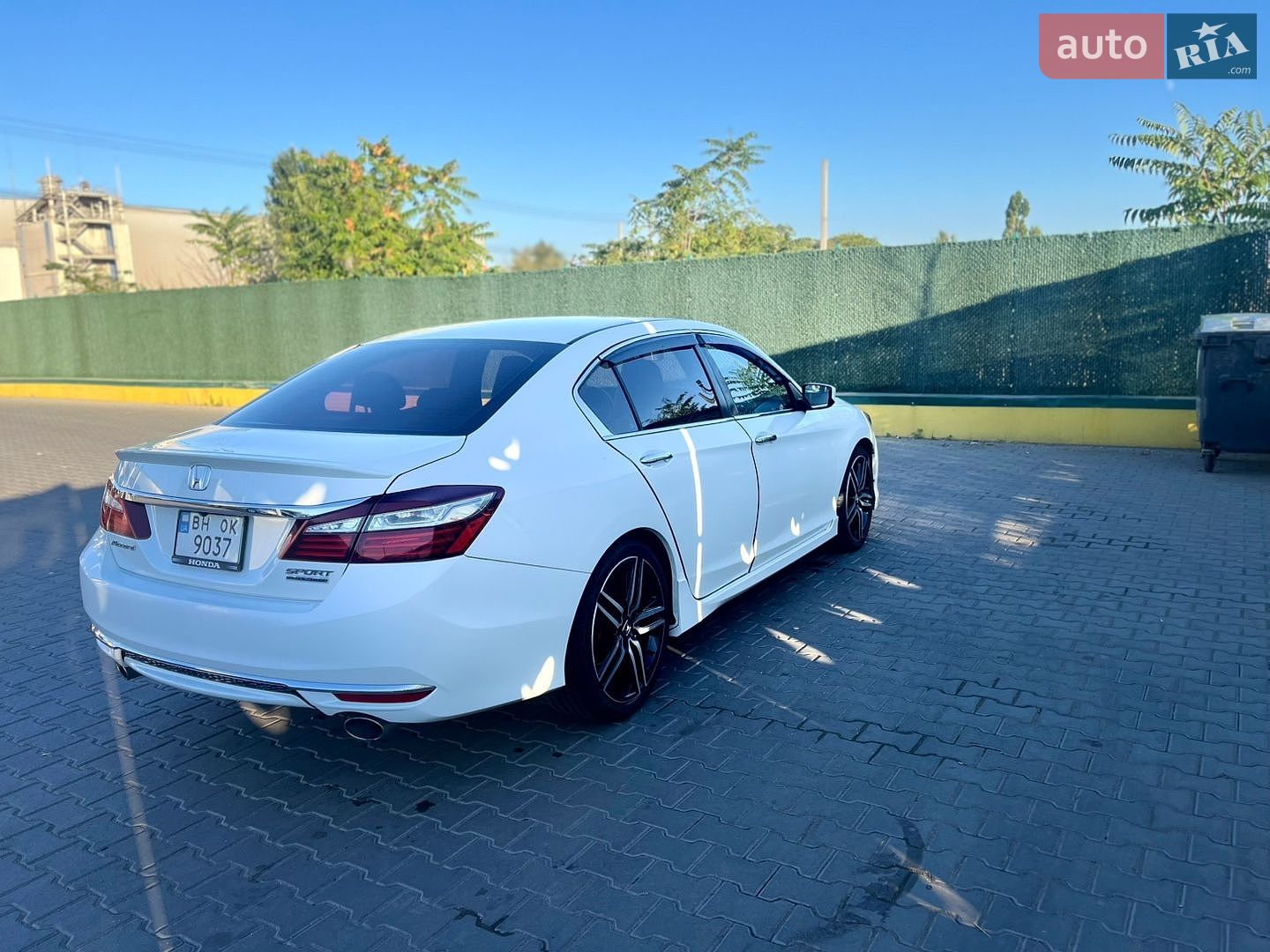 Honda Accord 2017 VIN 1HGCR2F19HA198860 фото оголошення 14 з 25