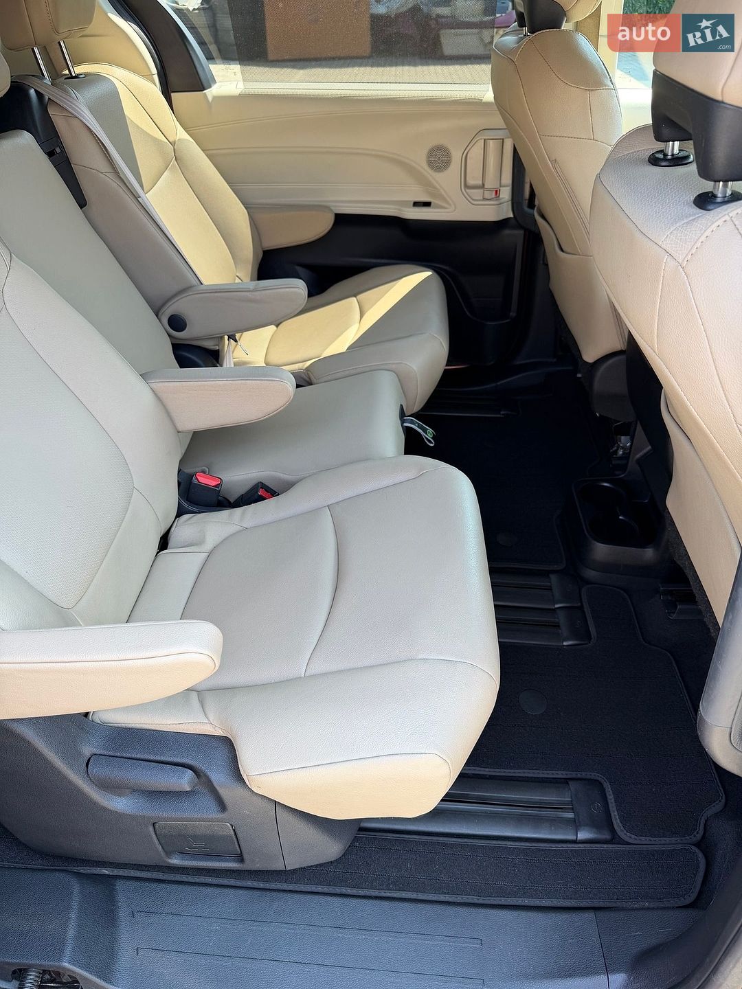 Toyota Sienna 2023 VIN 5TDYRKEC0PS145778 фото оголошення 9 з 15