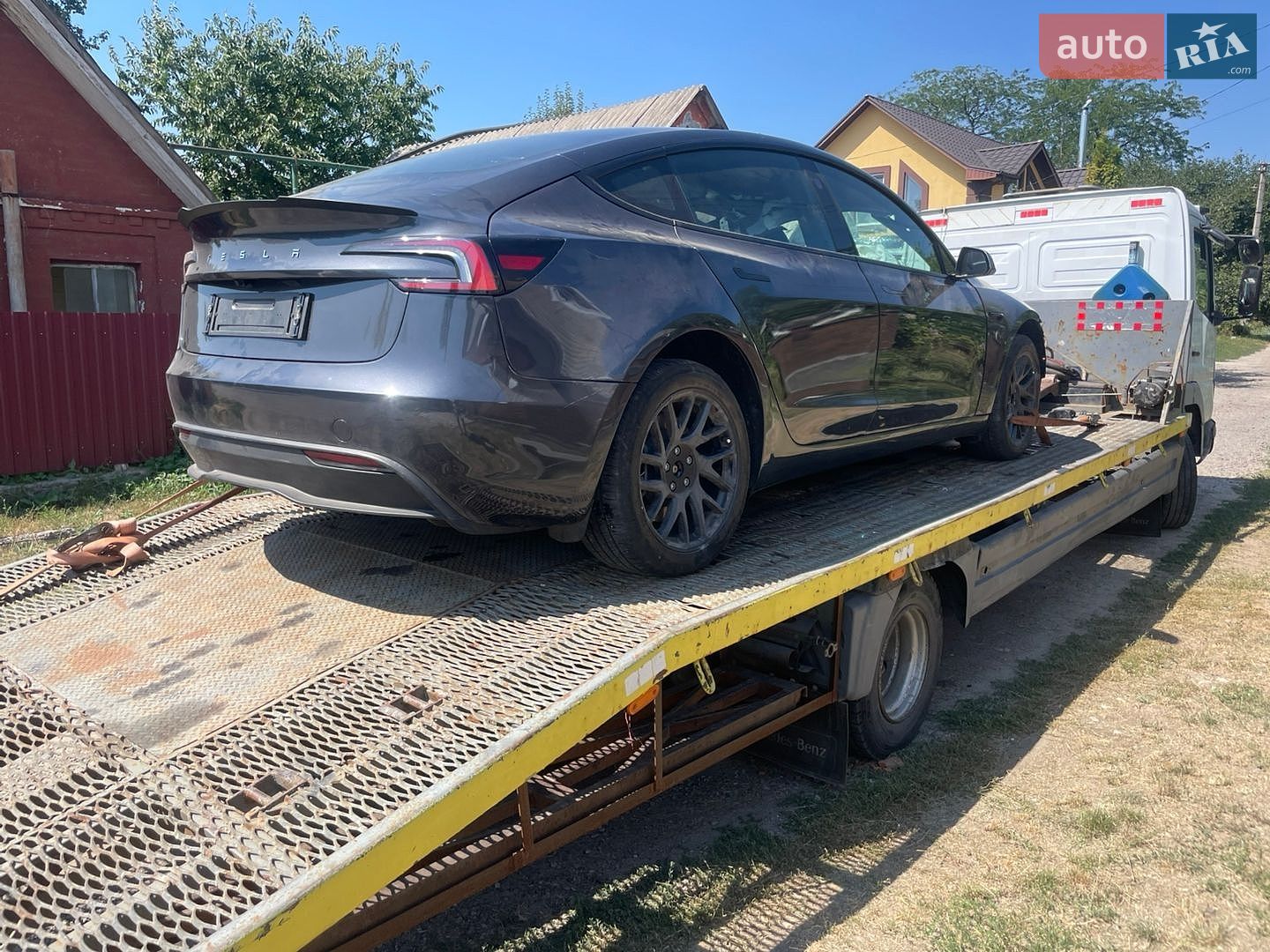 Tesla Model 3 2024 VIN 5YJ3E1EA7RF735160 фото оголошення 3 з 8