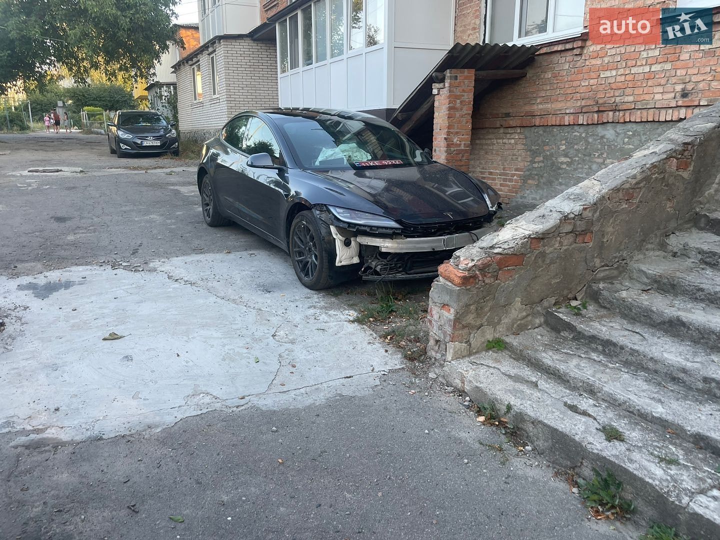 Tesla Model 3 2024 VIN 5YJ3E1EA7RF735160 фото оголошення 4 з 8