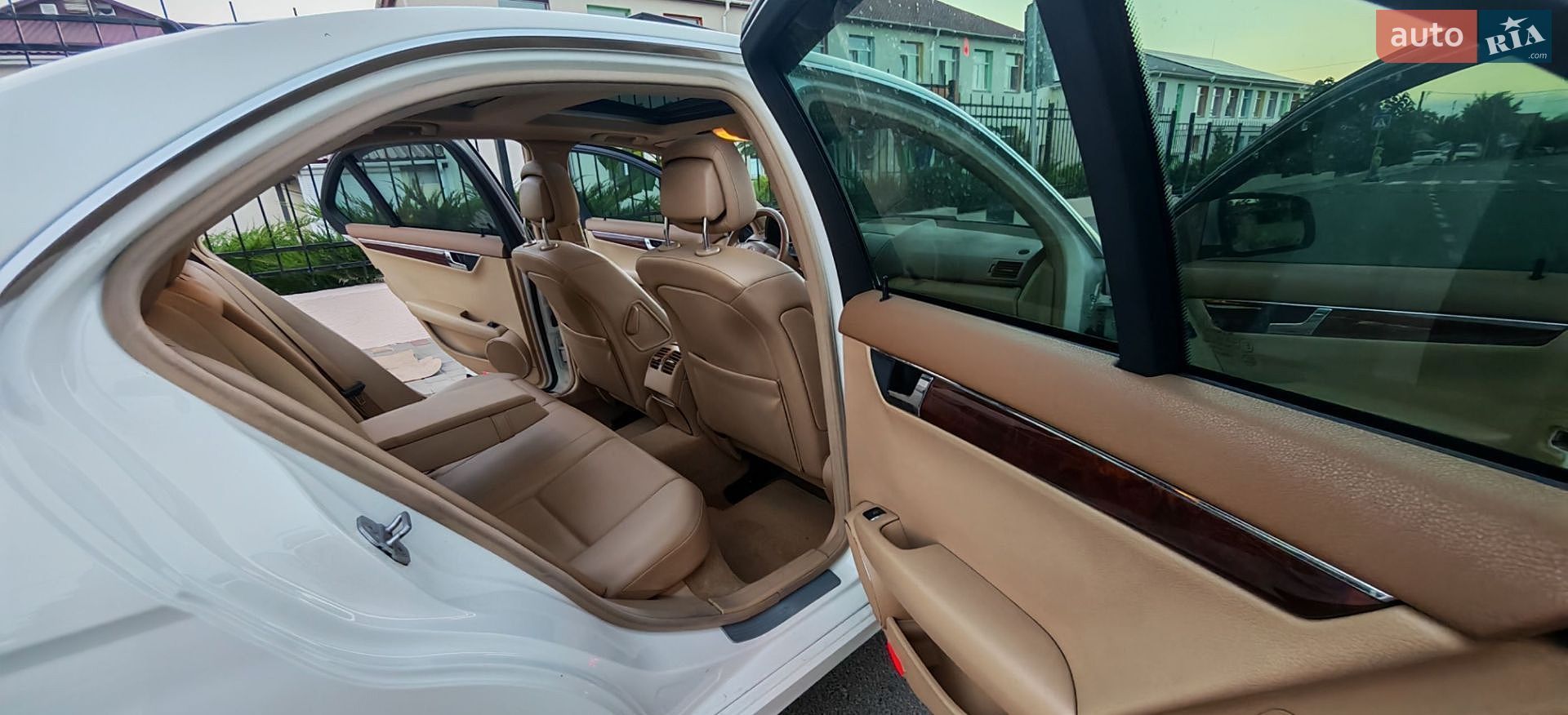 Mercedes-Benz C-Class 2008 VIN WDDGF81XX8F120135 фото оголошення 10 з 25