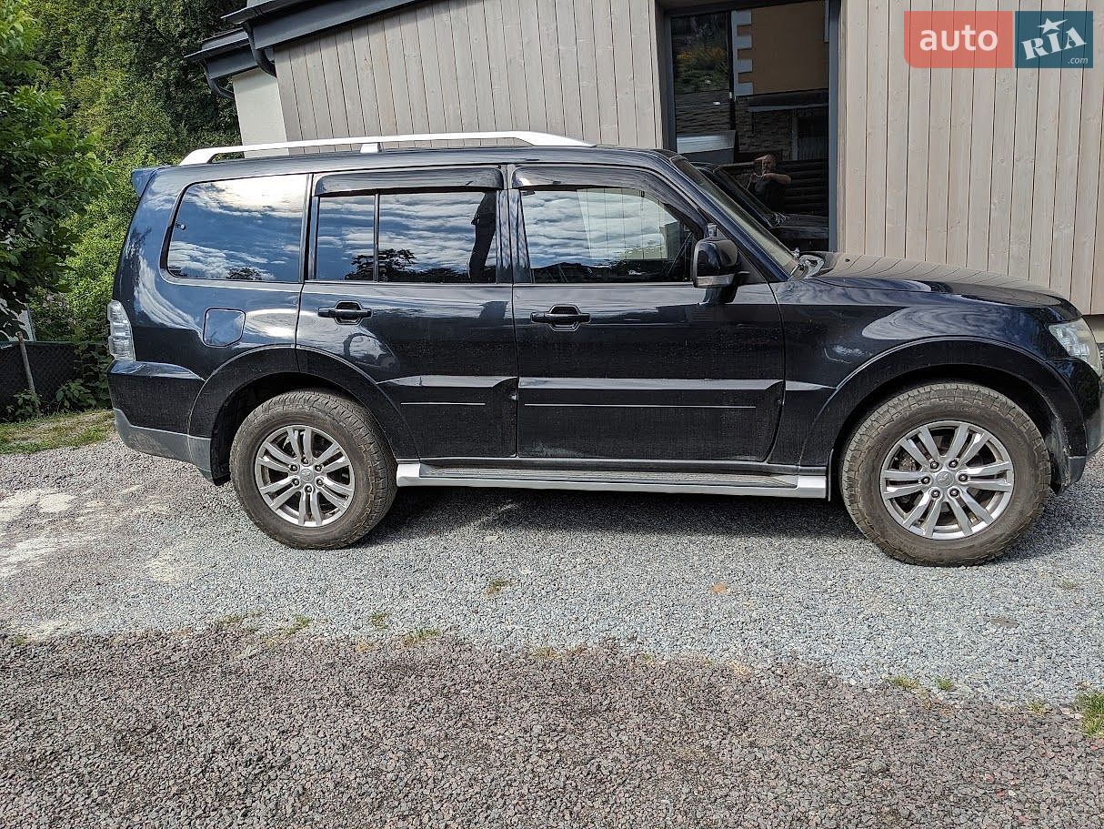 Mitsubishi Pajero Wagon 2009 VIN JMBLYV98W9J501687 фото оголошення 2 з 3