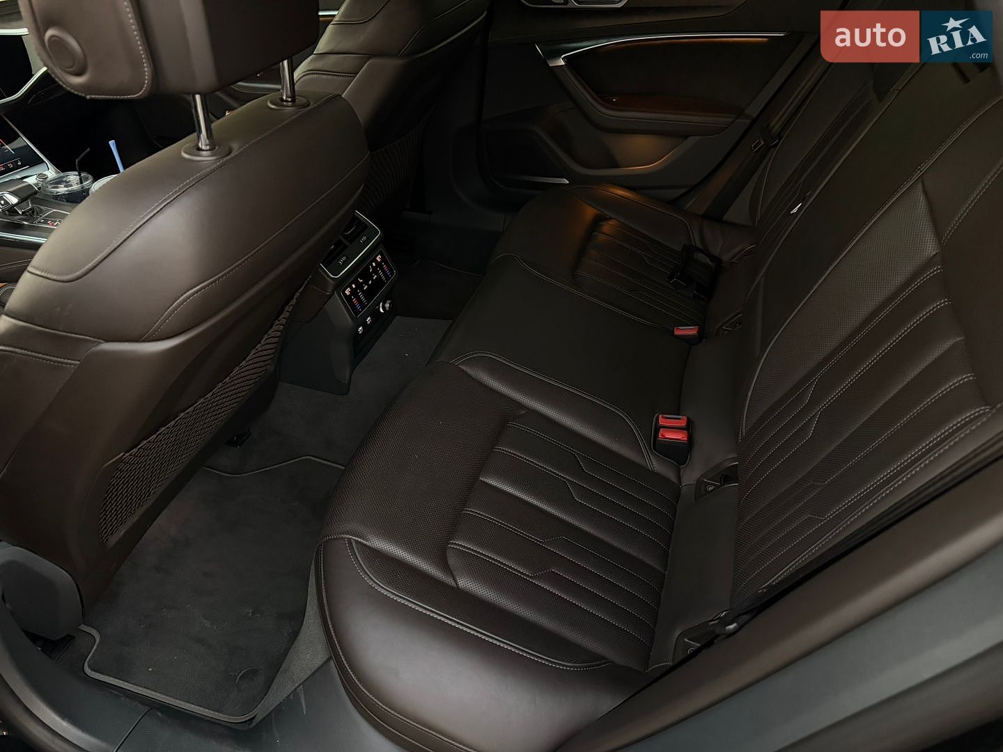 Audi A7 Sportback 2019 VIN WAUV2AF27KN130259 фото оголошення 7 з 19