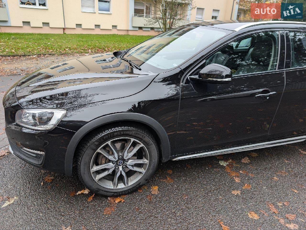 Volvo V60 Cross Country 2017 VIN YV1FZA5C6J2043886 фото оголошення 2 з 12