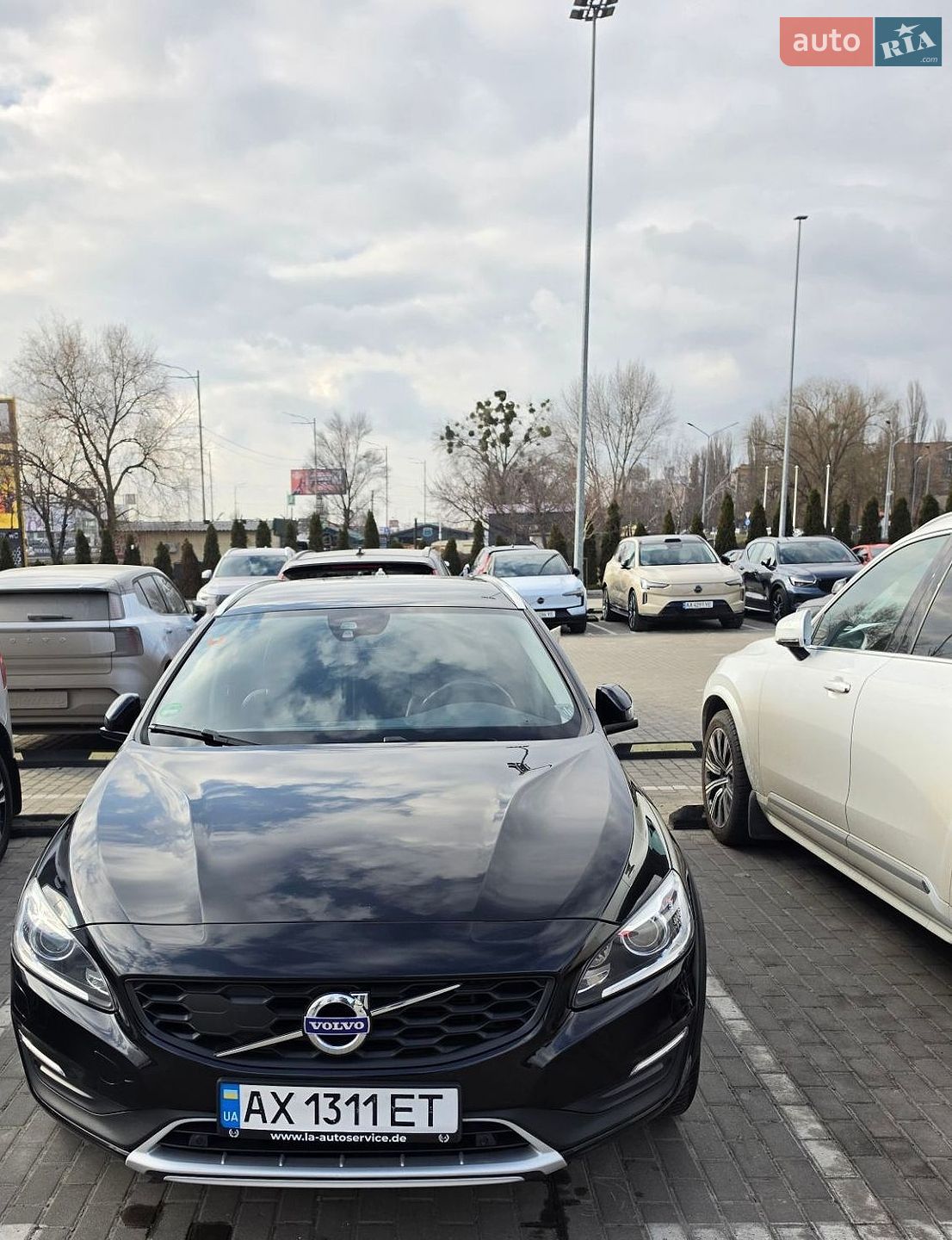 Volvo V60 Cross Country 2017 VIN YV1FZA5C6J2043886 фото оголошення 3 з 12