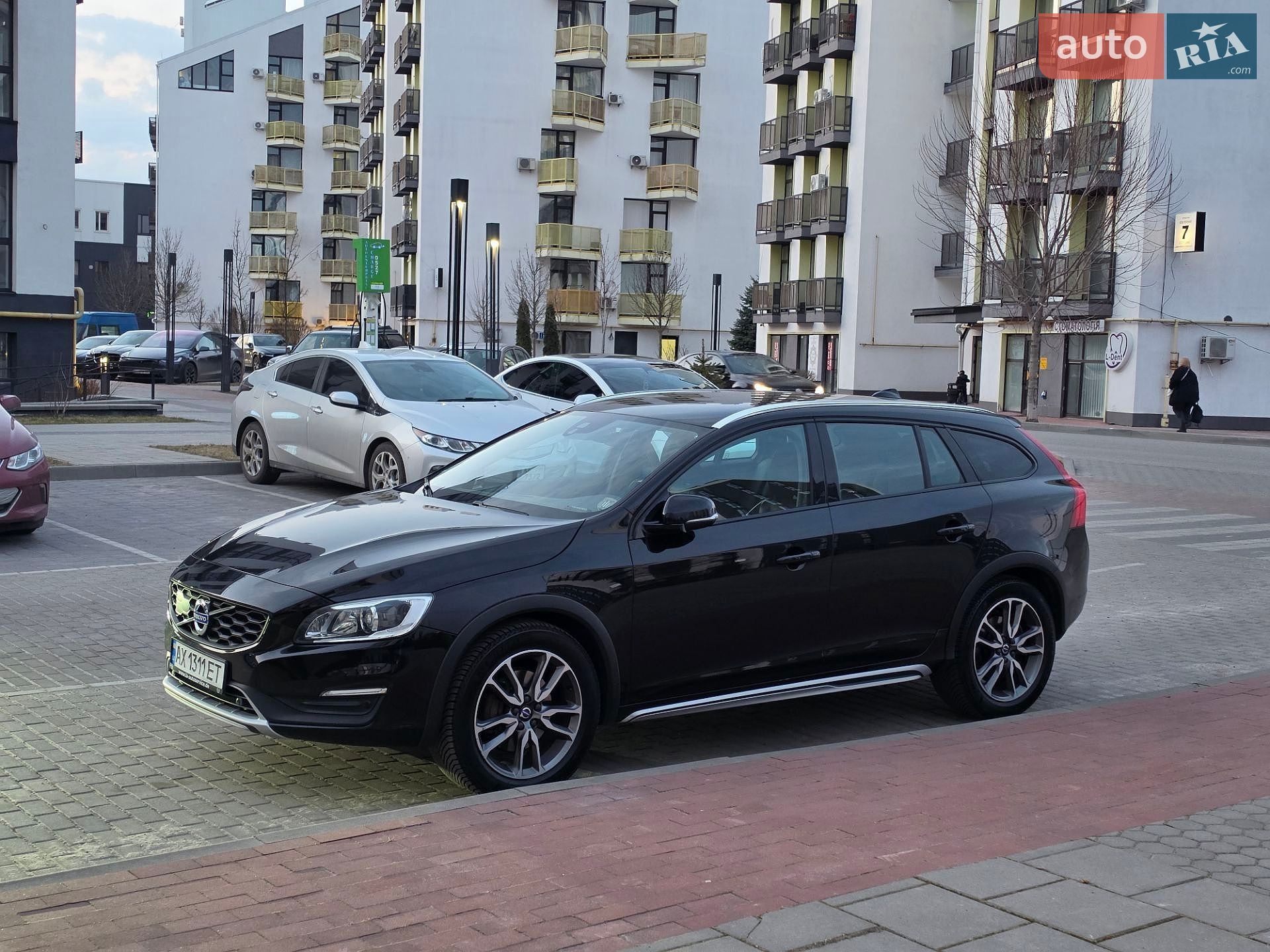 Volvo V60 Cross Country 2017 VIN YV1FZA5C6J2043886 фото оголошення 4 з 12
