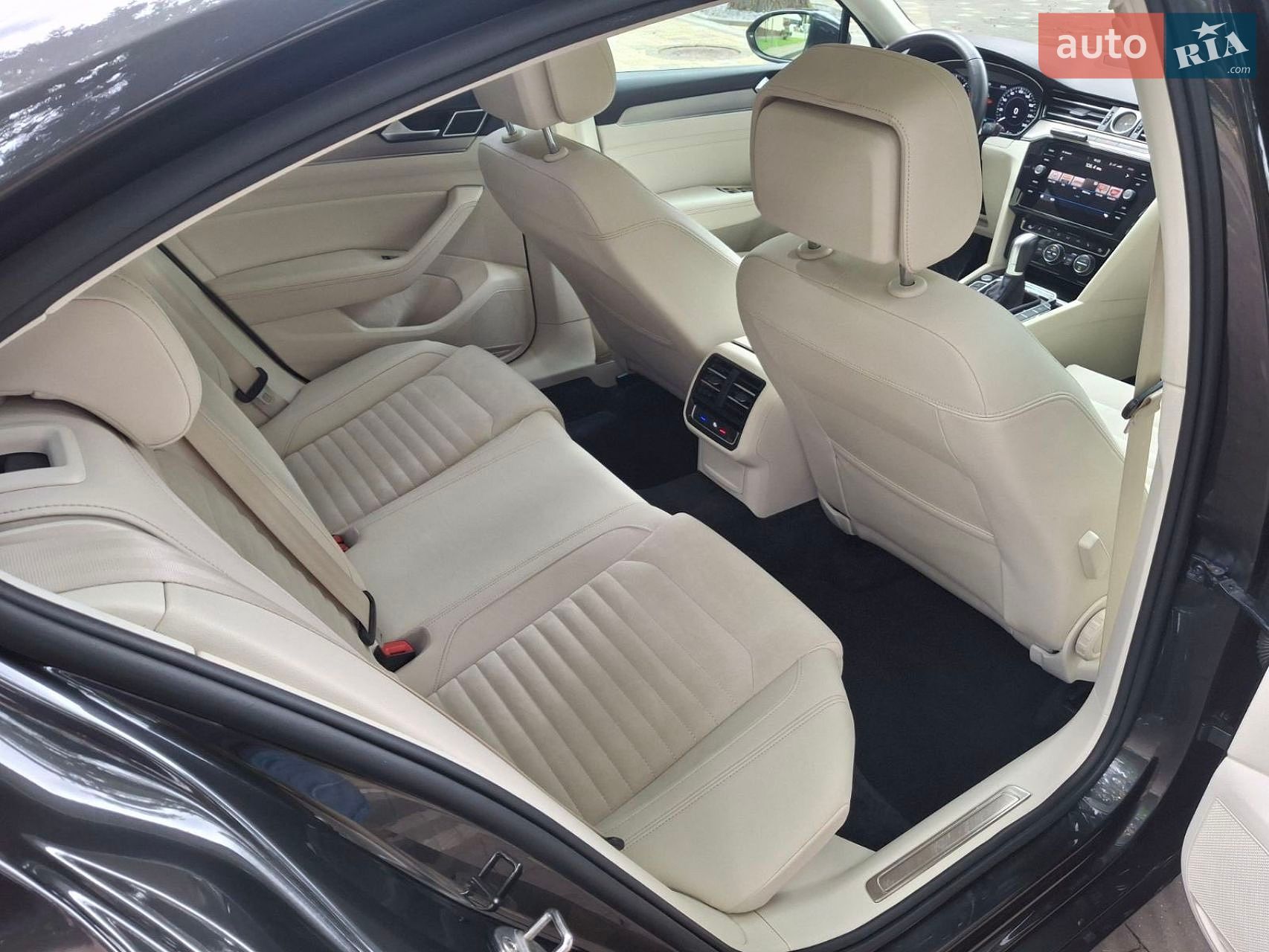 Volkswagen Passat 2018 VIN WVWZZZ3CZJE210663 фото оголошення 26 з 30
