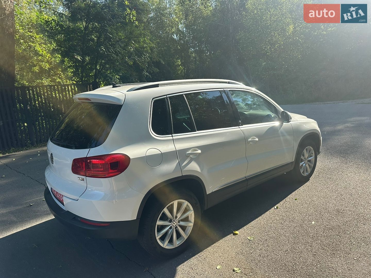 Volkswagen Tiguan 2017 VIN WVGRV7AX2HK002230 фото оголошення 5 з 15