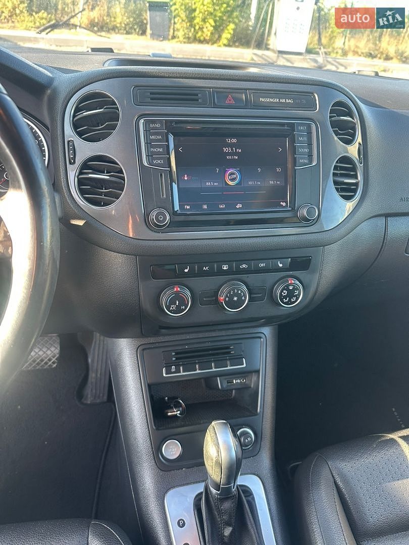 Volkswagen Tiguan 2017 VIN WVGRV7AX2HK002230 фото оголошення 9 з 15