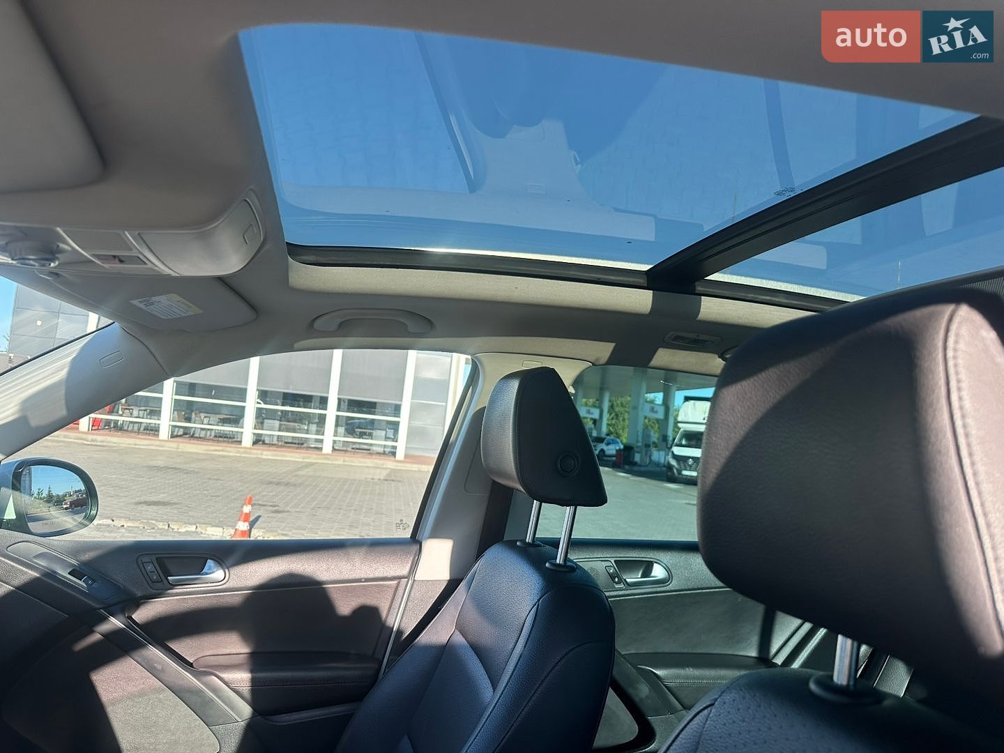 Volkswagen Tiguan 2017 VIN WVGRV7AX2HK002230 фото оголошення 12 з 15