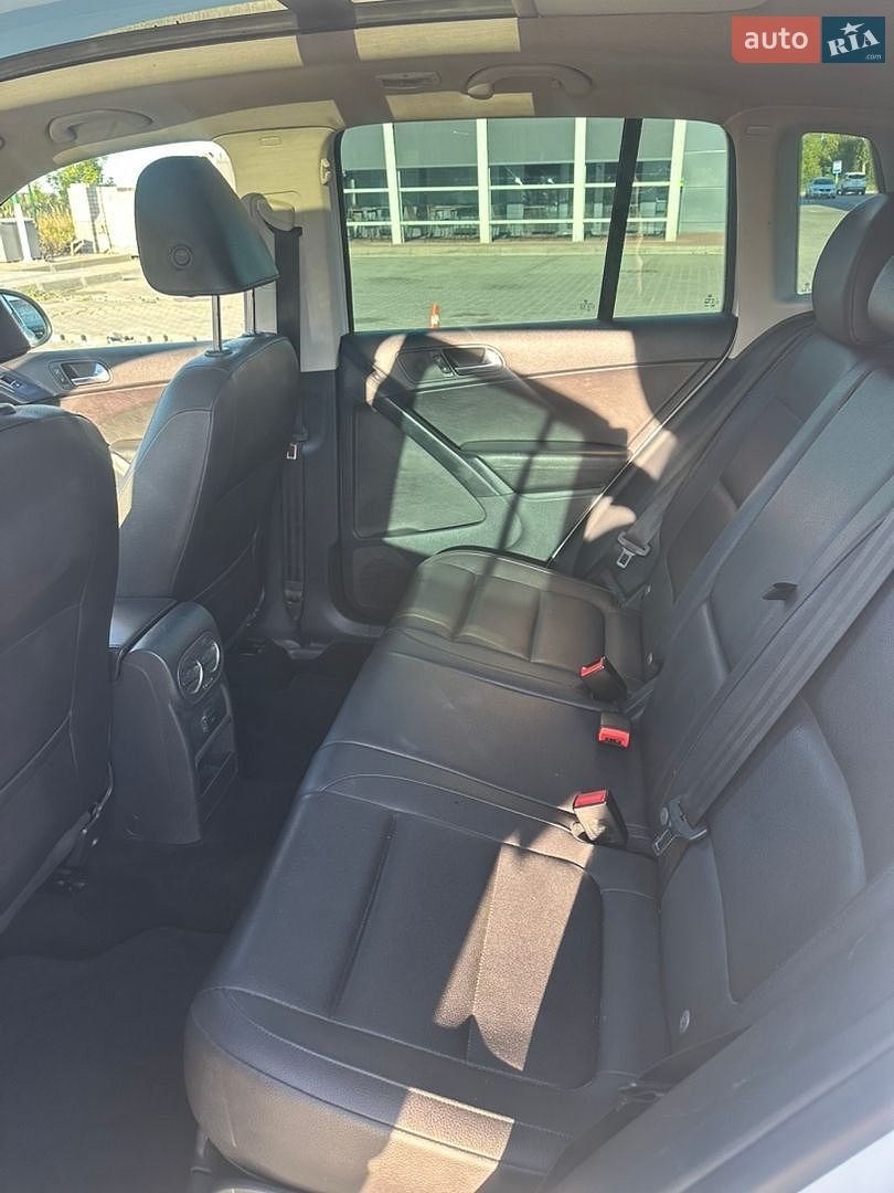 Volkswagen Tiguan 2017 VIN WVGRV7AX2HK002230 фото оголошення 14 з 15