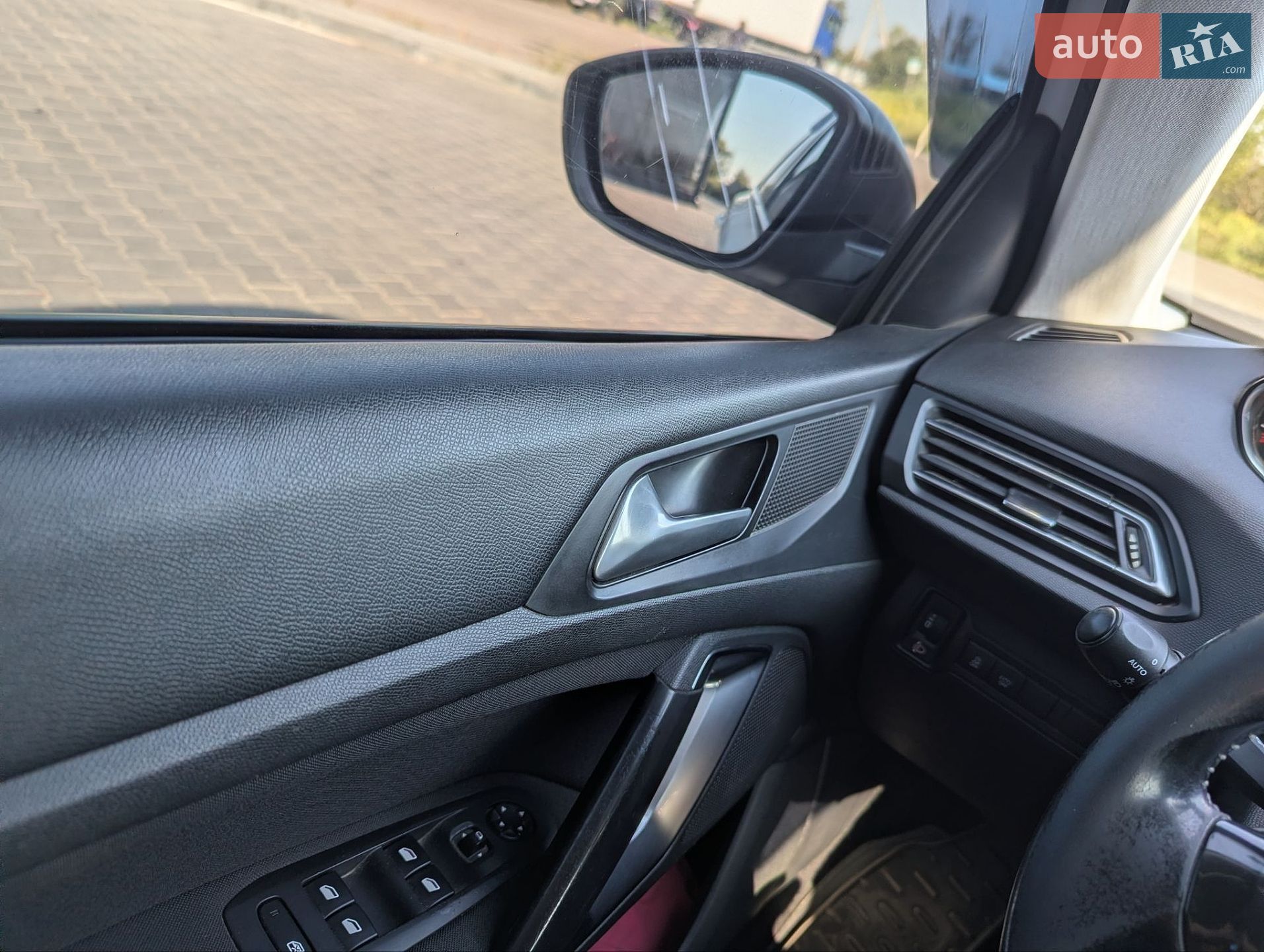 Peugeot 308 2017 VIN VF3LCBHYBHS043003 фото оголошення 8 з 22