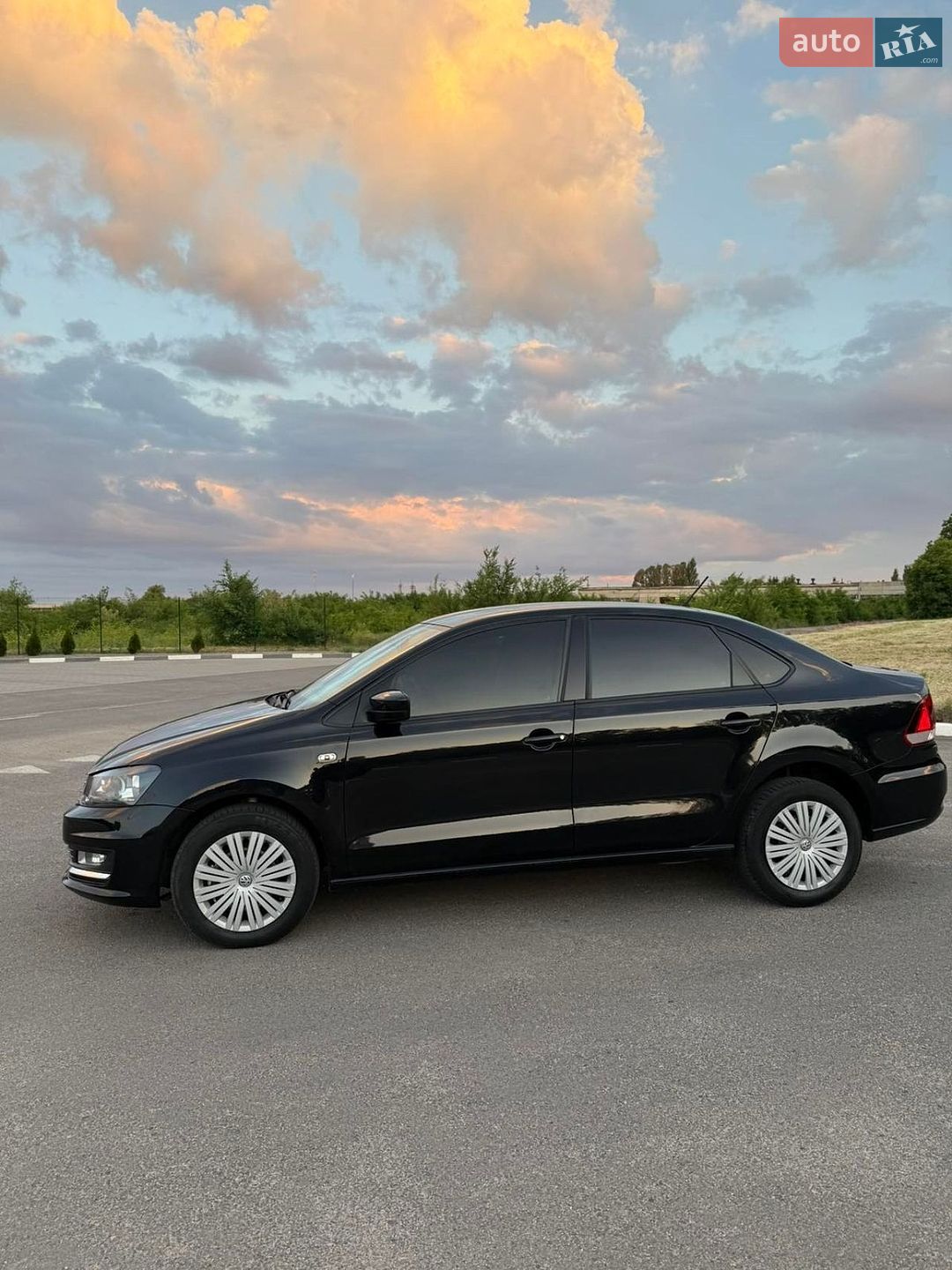 Volkswagen Polo 2017 VIN XW8ZZZ61ZJG004678 фото оголошення 2 з 16