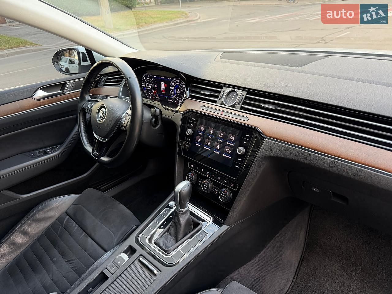 Volkswagen Passat 2018 VIN WVWZZZ3CZJE172415 фото оголошення 2 з 29