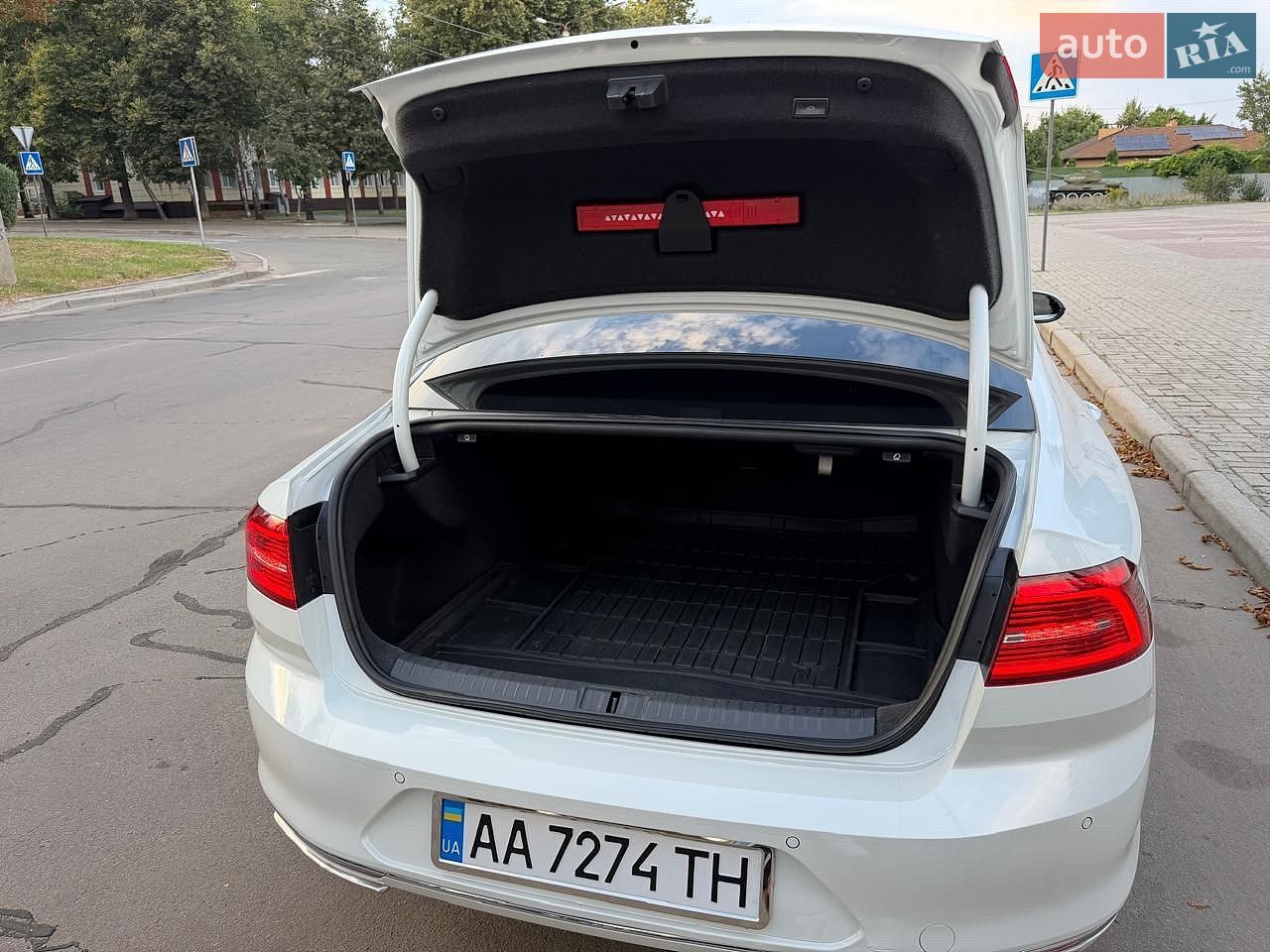 Volkswagen Passat 2018 VIN WVWZZZ3CZJE172415 фото оголошення 10 з 29