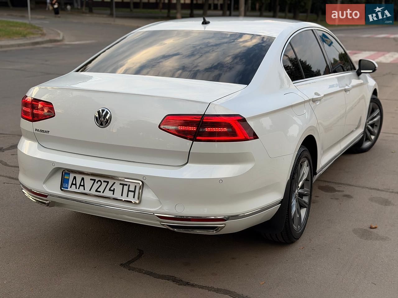 Volkswagen Passat 2018 VIN WVWZZZ3CZJE172415 фото оголошення 12 з 29