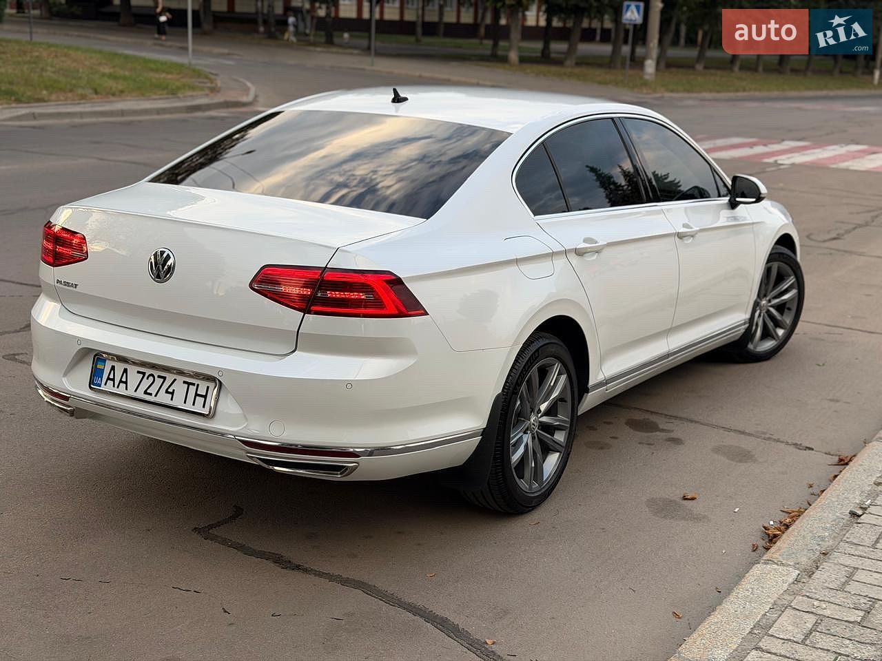 Volkswagen Passat 2018 VIN WVWZZZ3CZJE172415 фото оголошення 13 з 29