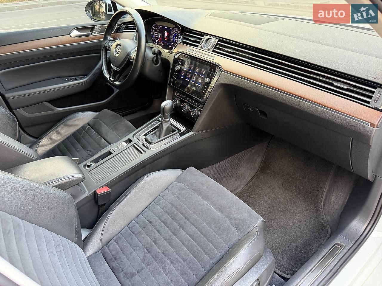Volkswagen Passat 2018 VIN WVWZZZ3CZJE172415 фото оголошення 14 з 29