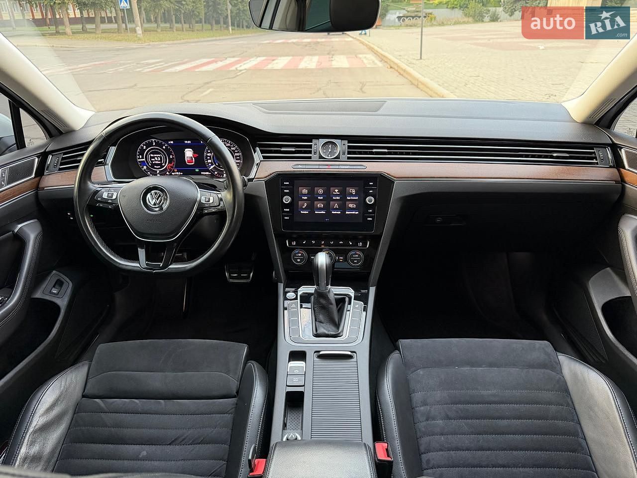Volkswagen Passat 2018 VIN WVWZZZ3CZJE172415 фото оголошення 8 з 29