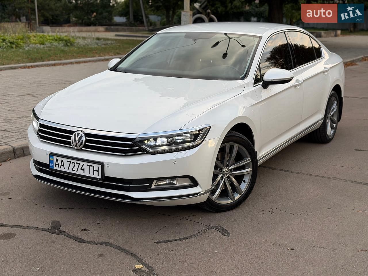 Volkswagen Passat 2018 VIN WVWZZZ3CZJE172415 фото оголошення 16 з 29