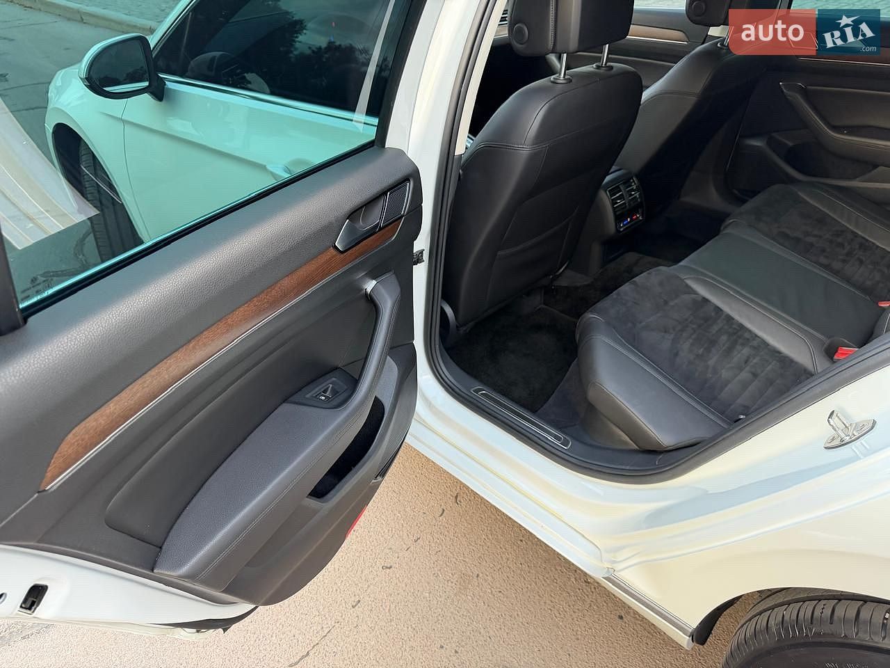 Volkswagen Passat 2018 VIN WVWZZZ3CZJE172415 фото оголошення 19 з 29
