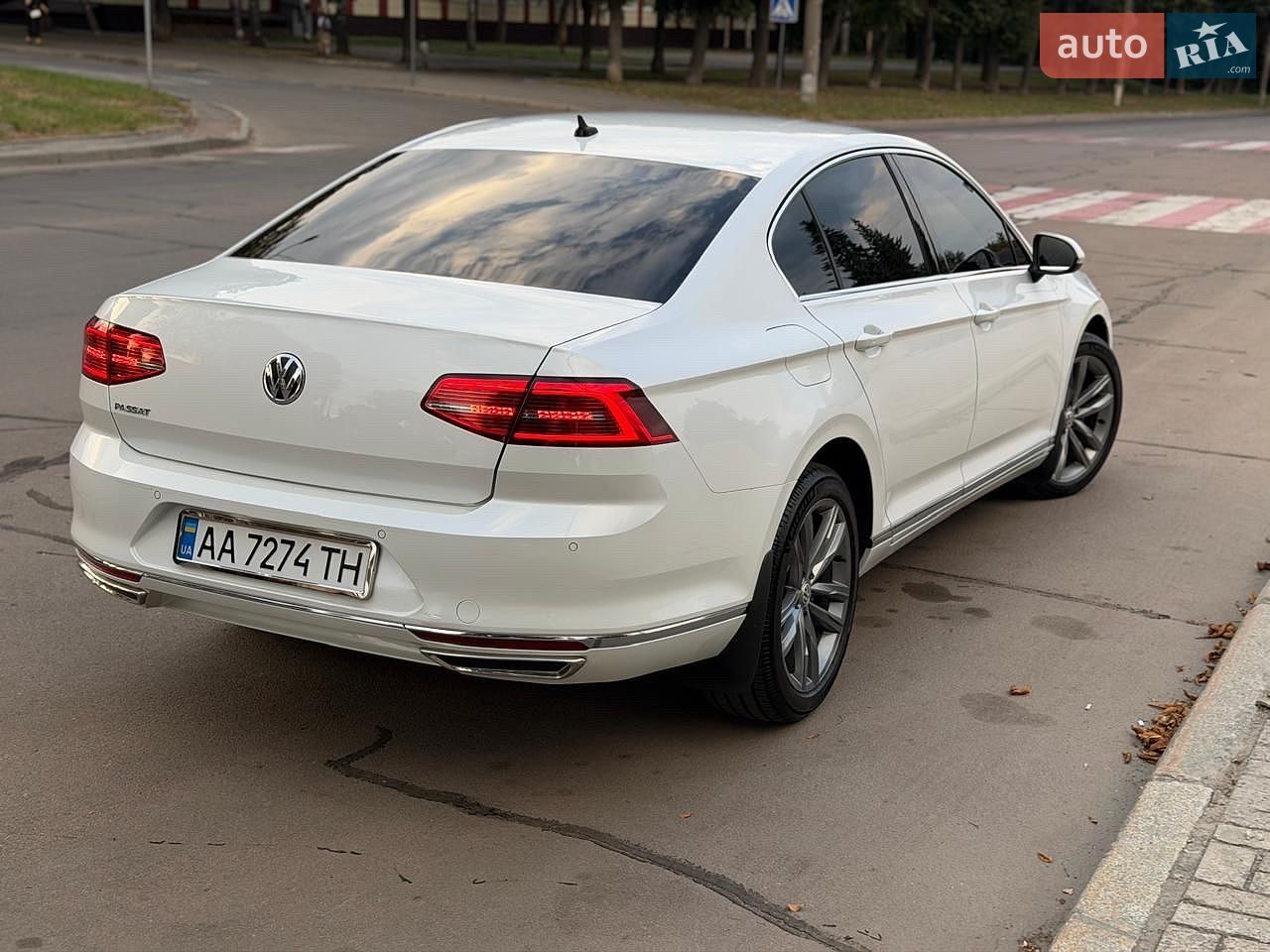 Volkswagen Passat 2018 VIN WVWZZZ3CZJE172415 фото оголошення 17 з 29