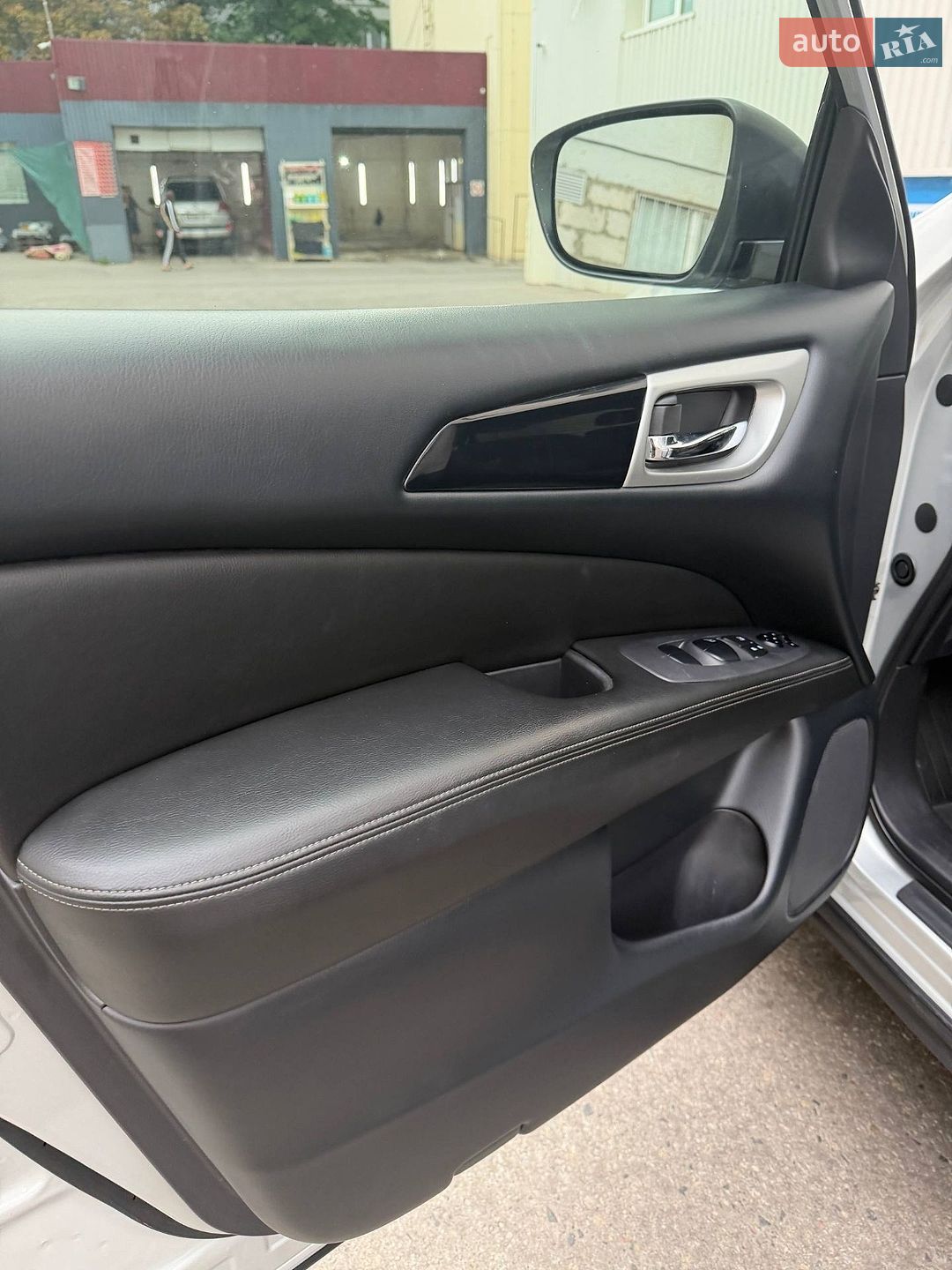 Nissan Pathfinder 2018 VIN 5N1DR2MM7KC589755 фото оголошення 16 з 25