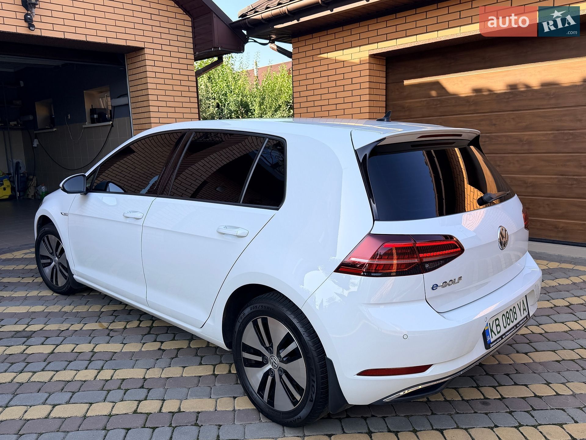 Volkswagen e-Golf 2018 VIN WVWZZZAUZJW906064 фото оголошення 3 з 23