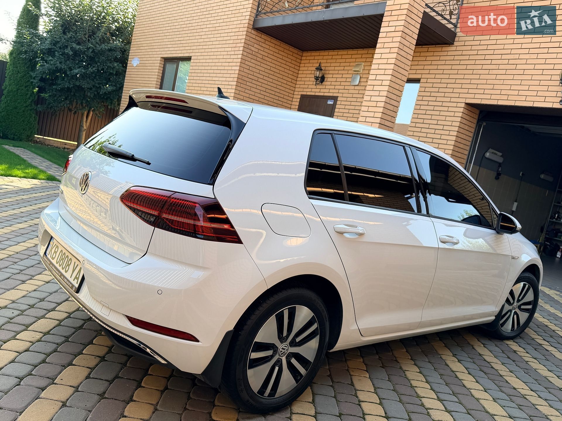 Volkswagen e-Golf 2018 VIN WVWZZZAUZJW906064 фото оголошення 9 з 23