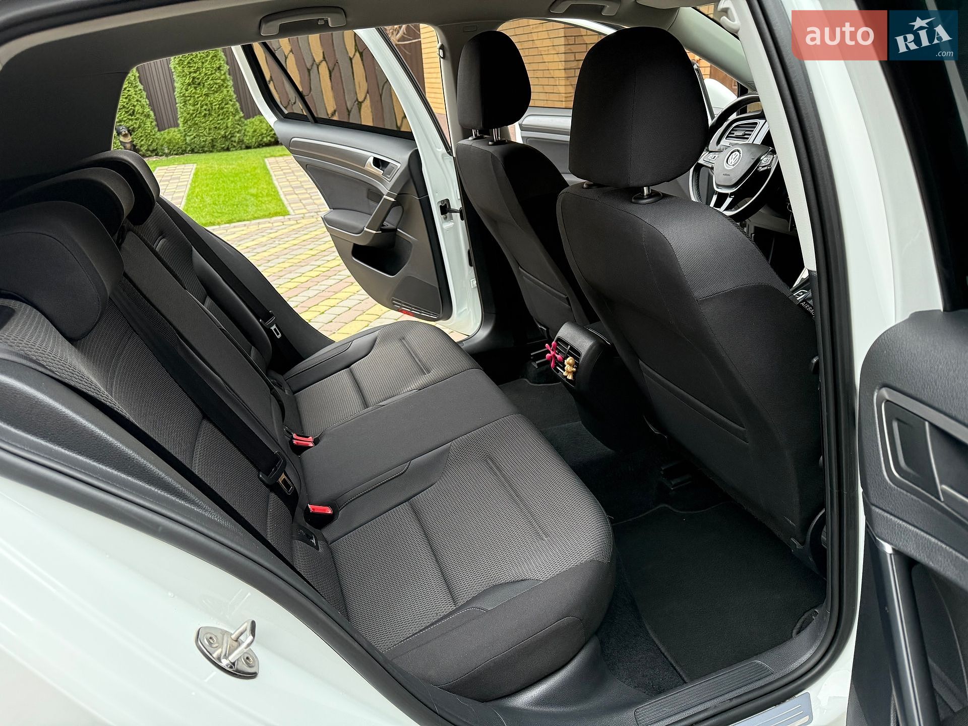 Volkswagen e-Golf 2018 VIN WVWZZZAUZJW906064 фото оголошення 15 з 23