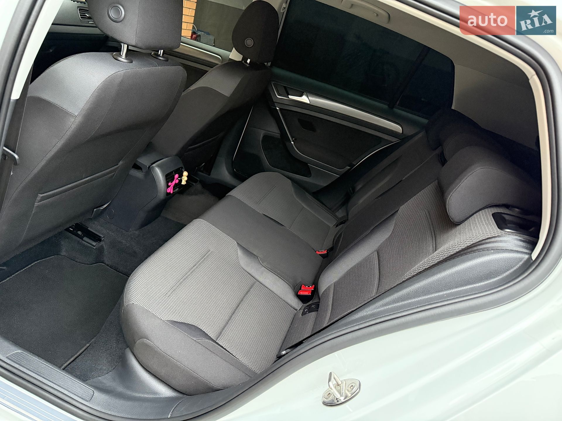 Volkswagen e-Golf 2018 VIN WVWZZZAUZJW906064 фото оголошення 16 з 23