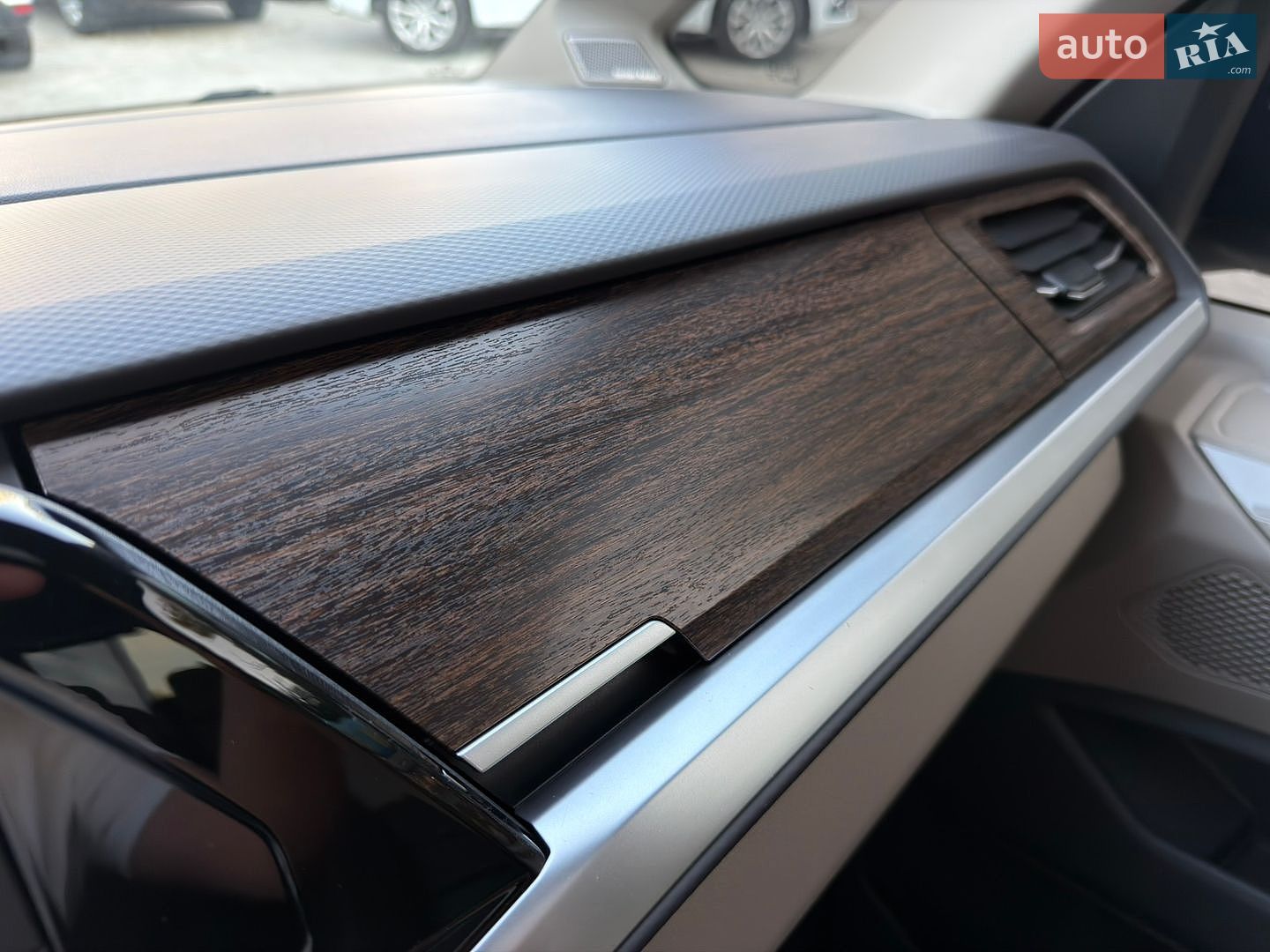 Volkswagen Multivan 2021 VIN WV2ZZZSTZNH000628 фото оголошення 13 з 42