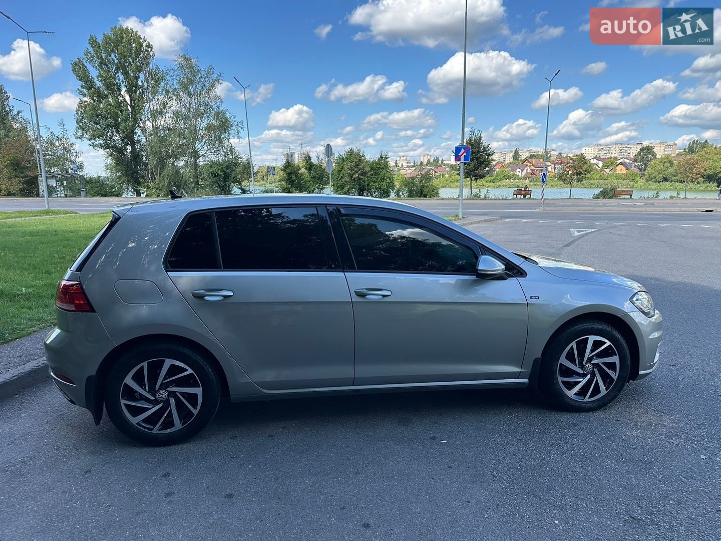 Volkswagen Golf 2018 VIN WVWZZZAUZKW030178 фото оголошення 10 з 22