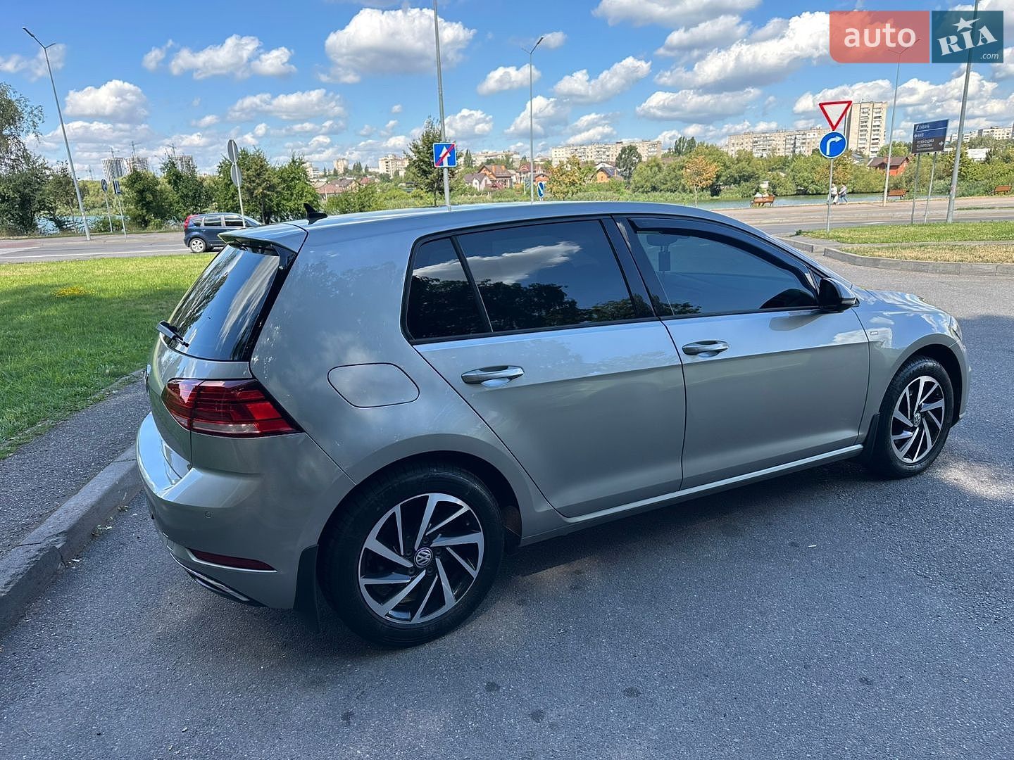 Volkswagen Golf 2018 VIN WVWZZZAUZKW030178 фото оголошення 12 з 22