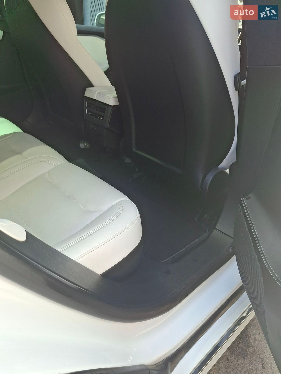 Tesla Model S 2020 VIN 5YJSA1E22LF412724 фото оголошення 18 з 52