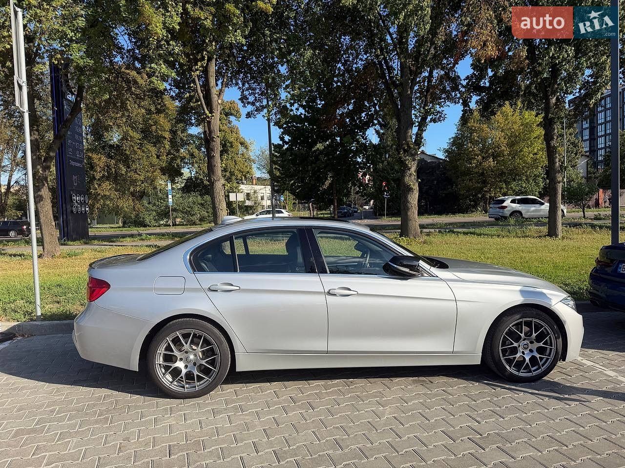 BMW 3 Series 2015 VIN WBA8E3G53GNT79772 фото оголошення 9 з 36
