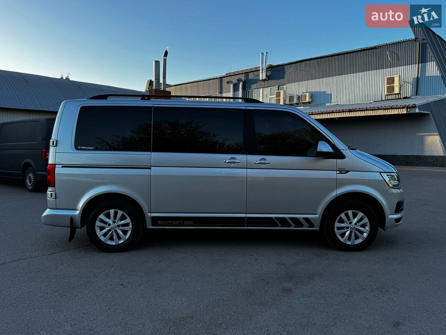 Volkswagen Transporter 2019 VIN WV1ZZZ7HZKX025813 фото оголошення 2 з 57