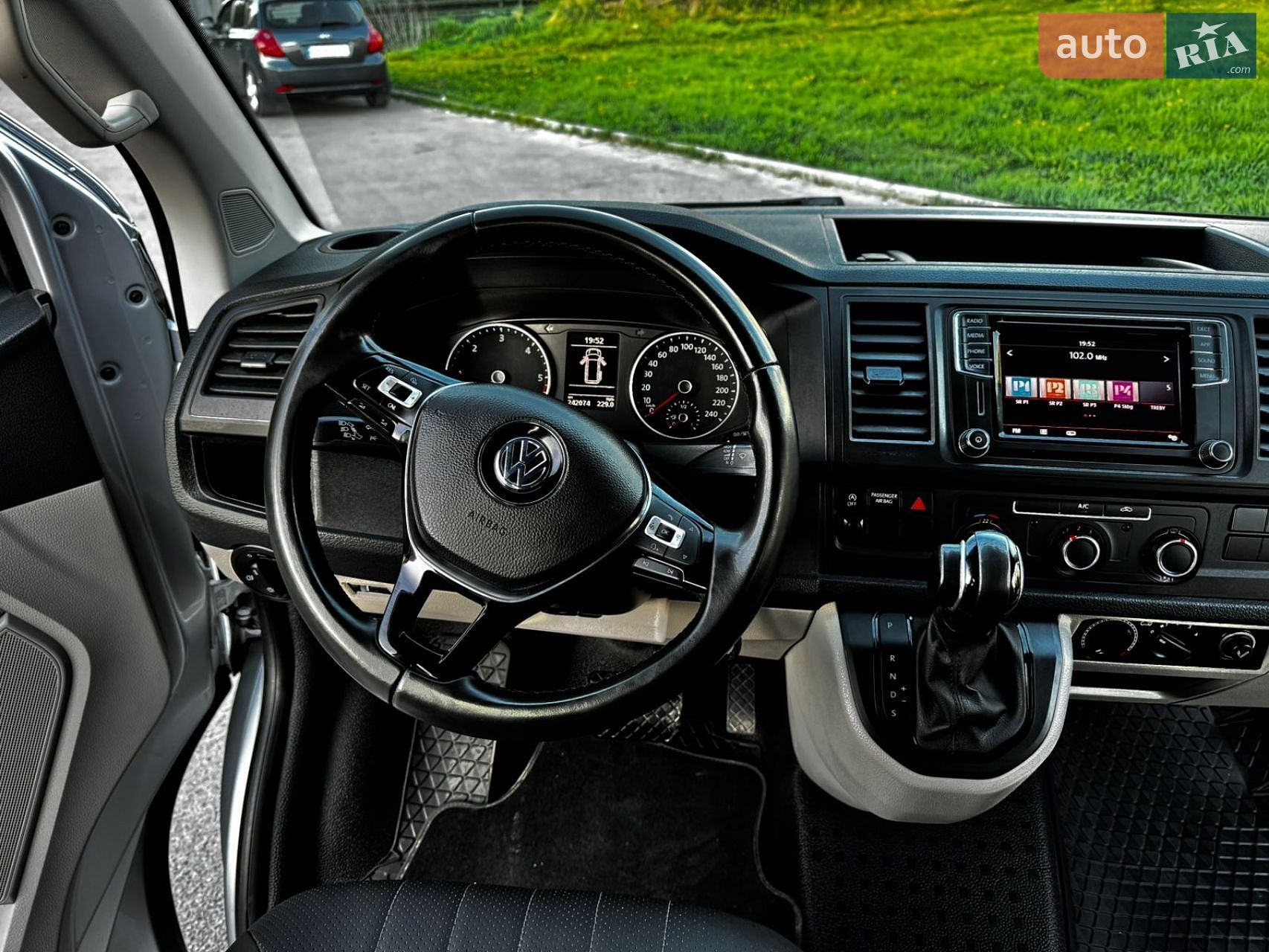 Volkswagen Transporter 2019 VIN WV1ZZZ7HZKX025813 фото оголошення 28 з 57