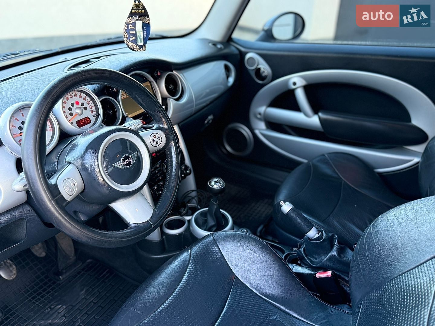 Mini Cooper 2004 VIN WMWRC31000TH47661 фото оголошення 4 з 5