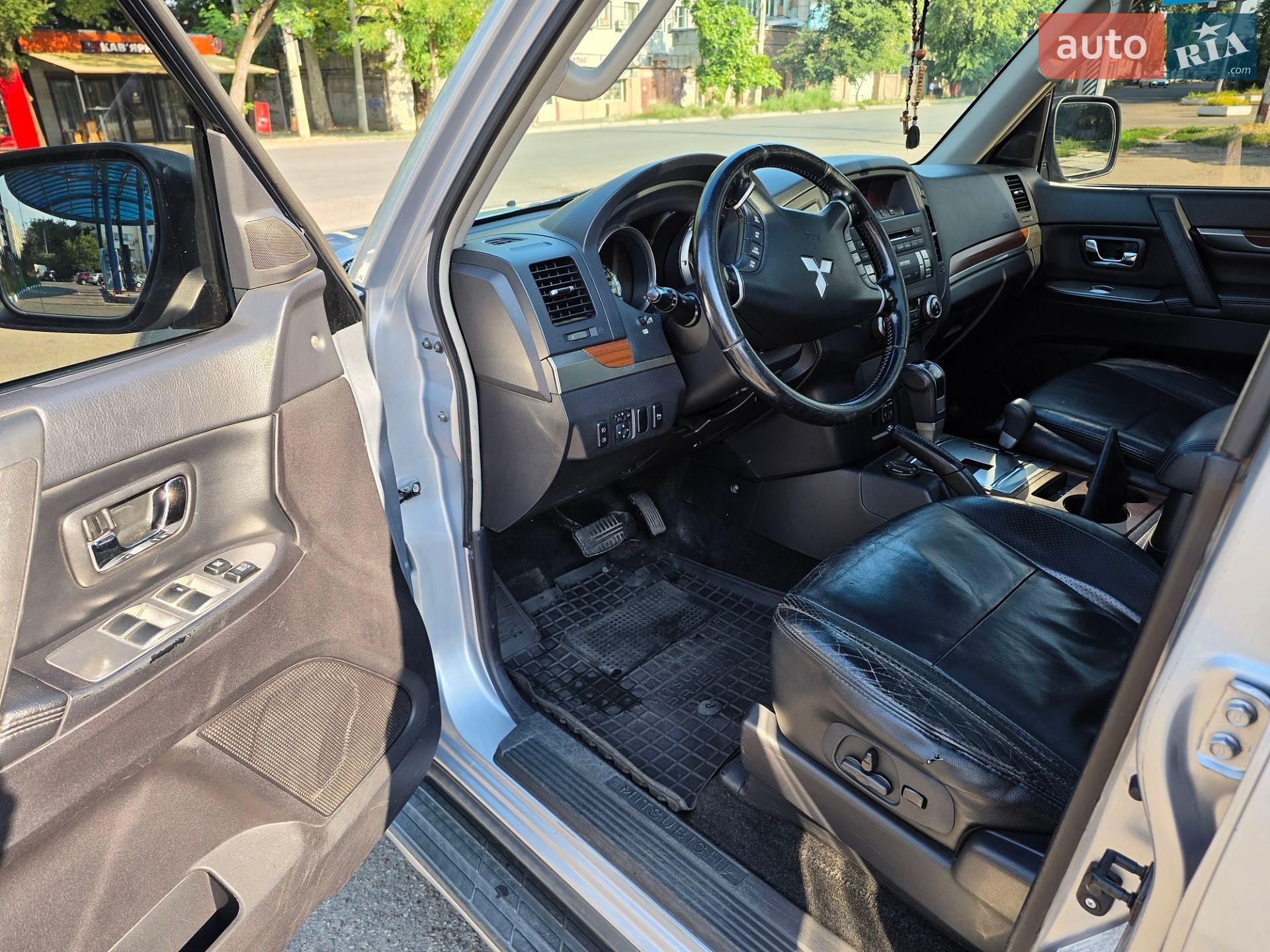 Mitsubishi Pajero Wagon 2008 VIN JMBLYV98W8J501080 фото оголошення 2 з 11
