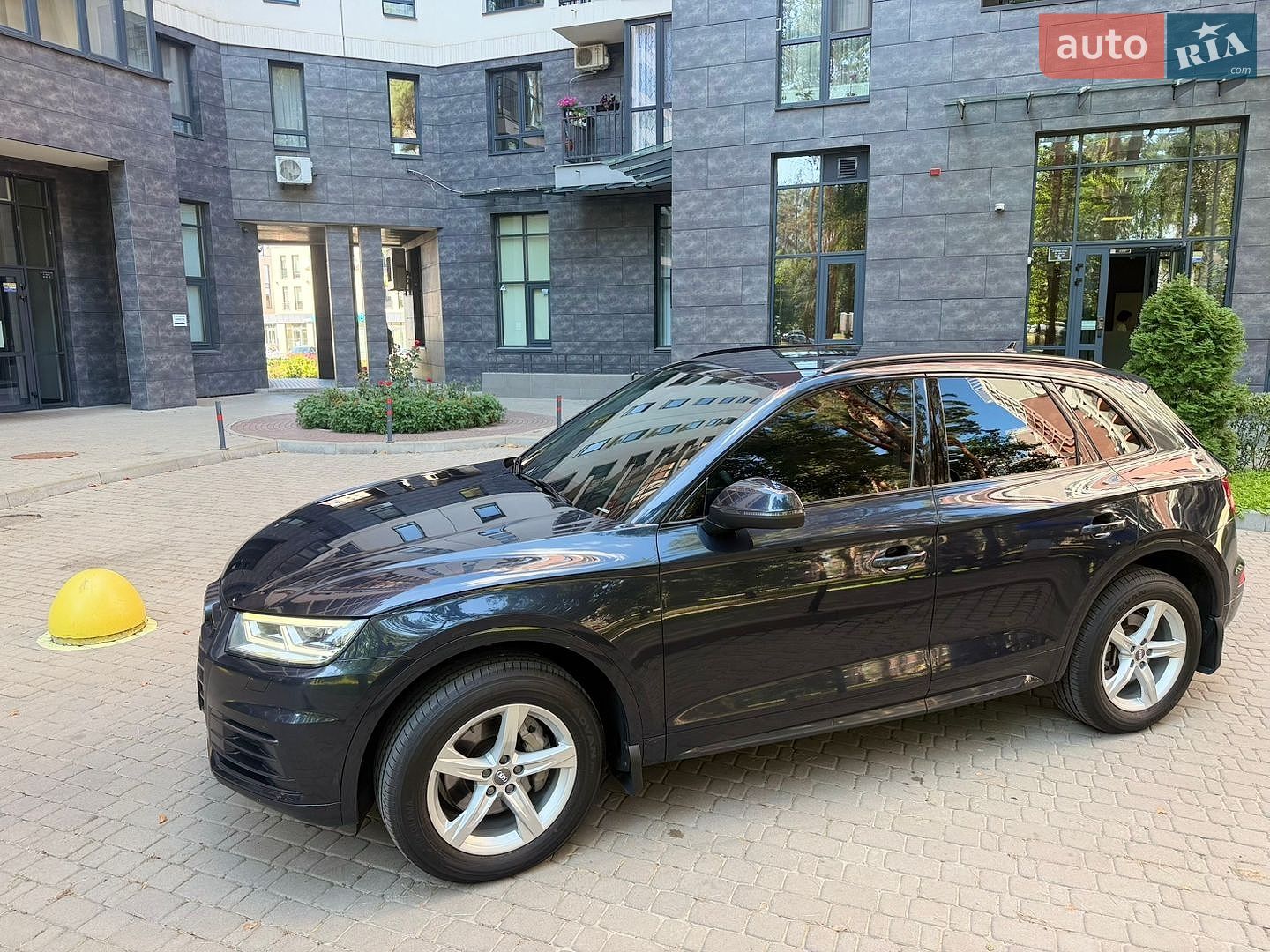 Audi Q5 2018 VIN WAUZZZFY6J2225301 фото оголошення 3 з 28