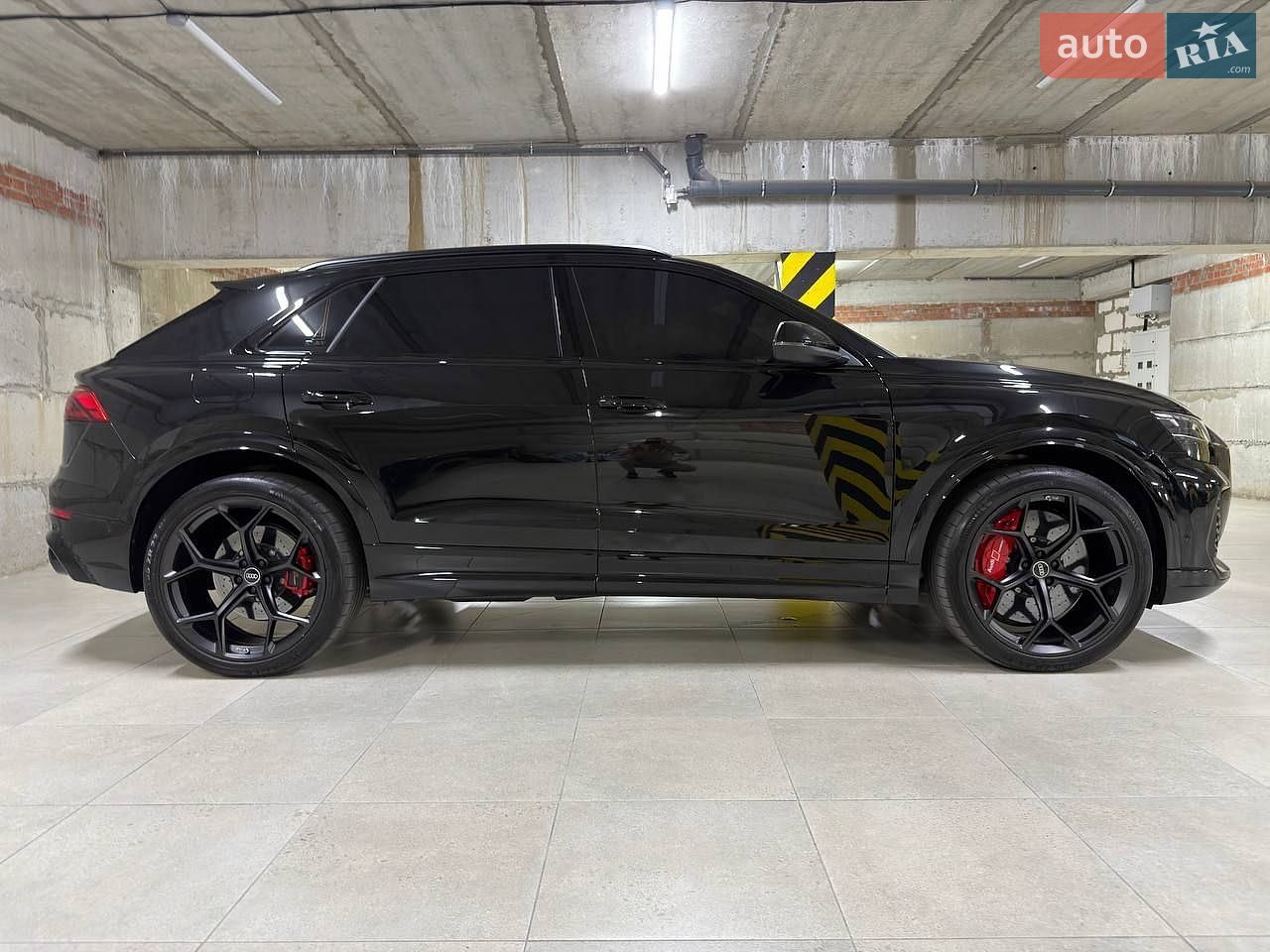 Audi RS Q8 2025 VIN WUAZZZF10SD034679 фото оголошення 2 з 25