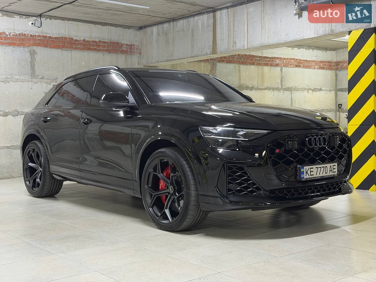 Audi RS Q8 2025 VIN WUAZZZF10SD034679 фото оголошення 3 з 25