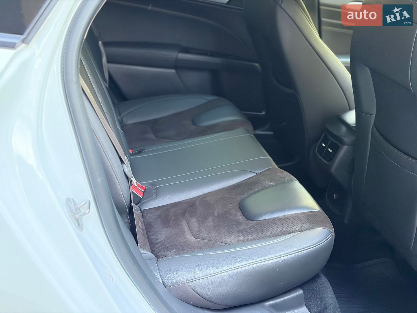 Ford Mondeo 2017 VIN WF0FXXWPCFHJ88913 фото оголошення 30 з 32