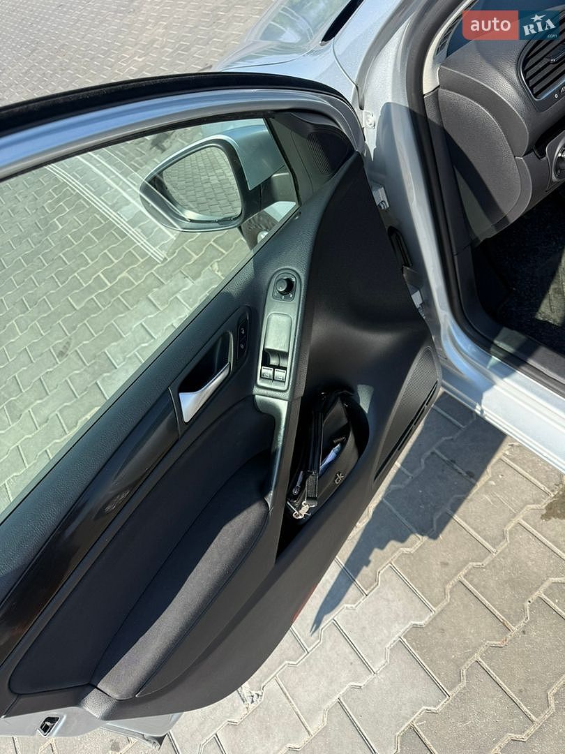 Volkswagen Golf 2011 VIN WVWZZZ1KZBP060471 фото оголошення 32 з 51