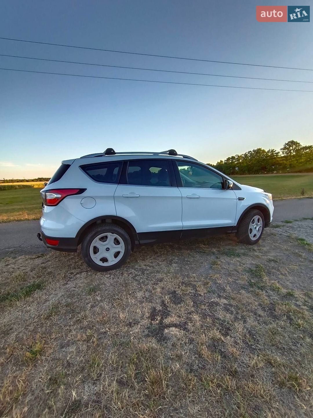 Ford Kuga 2018 VIN WF0AXXWPMAJM14146 фото оголошення 3 з 14