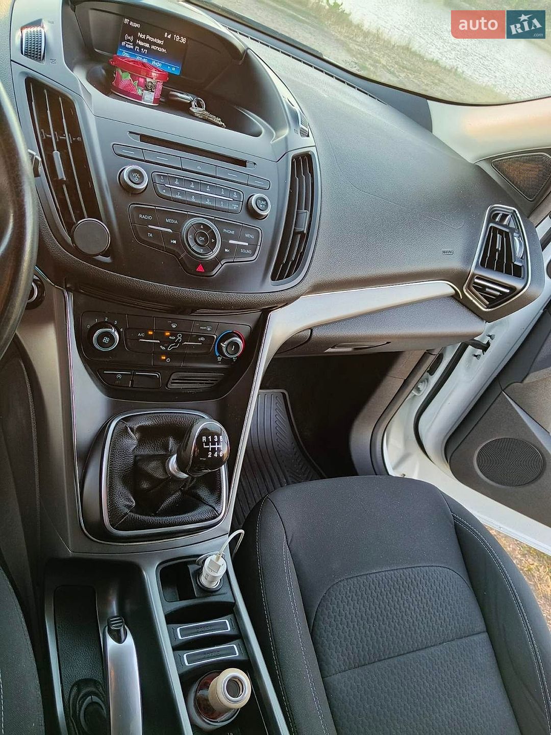Ford Kuga 2018 VIN WF0AXXWPMAJM14146 фото оголошення 5 з 14